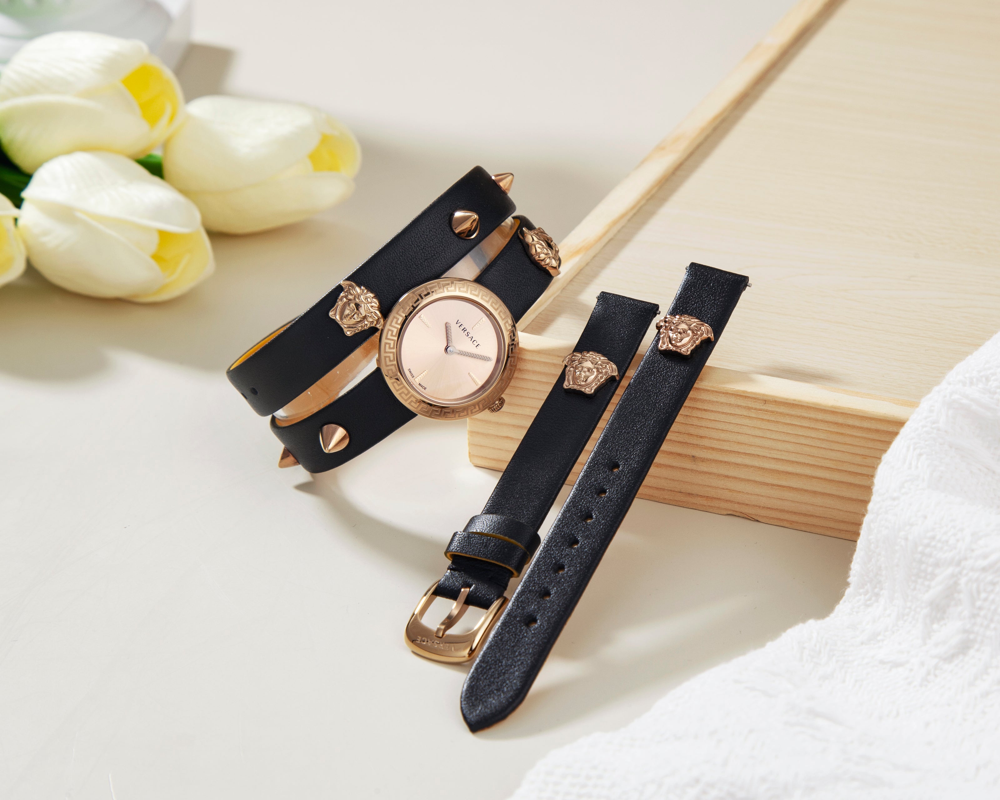 Đồng Hồ Nữ Medusa Stud Icon