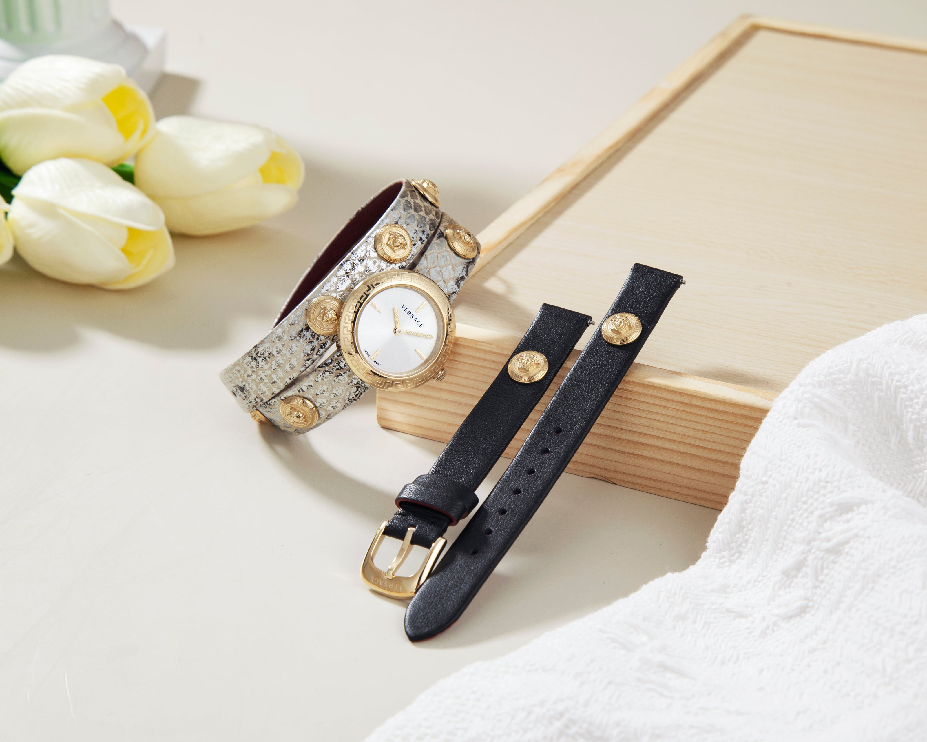 Đồng Hồ Nữ Medusa Stud Icon