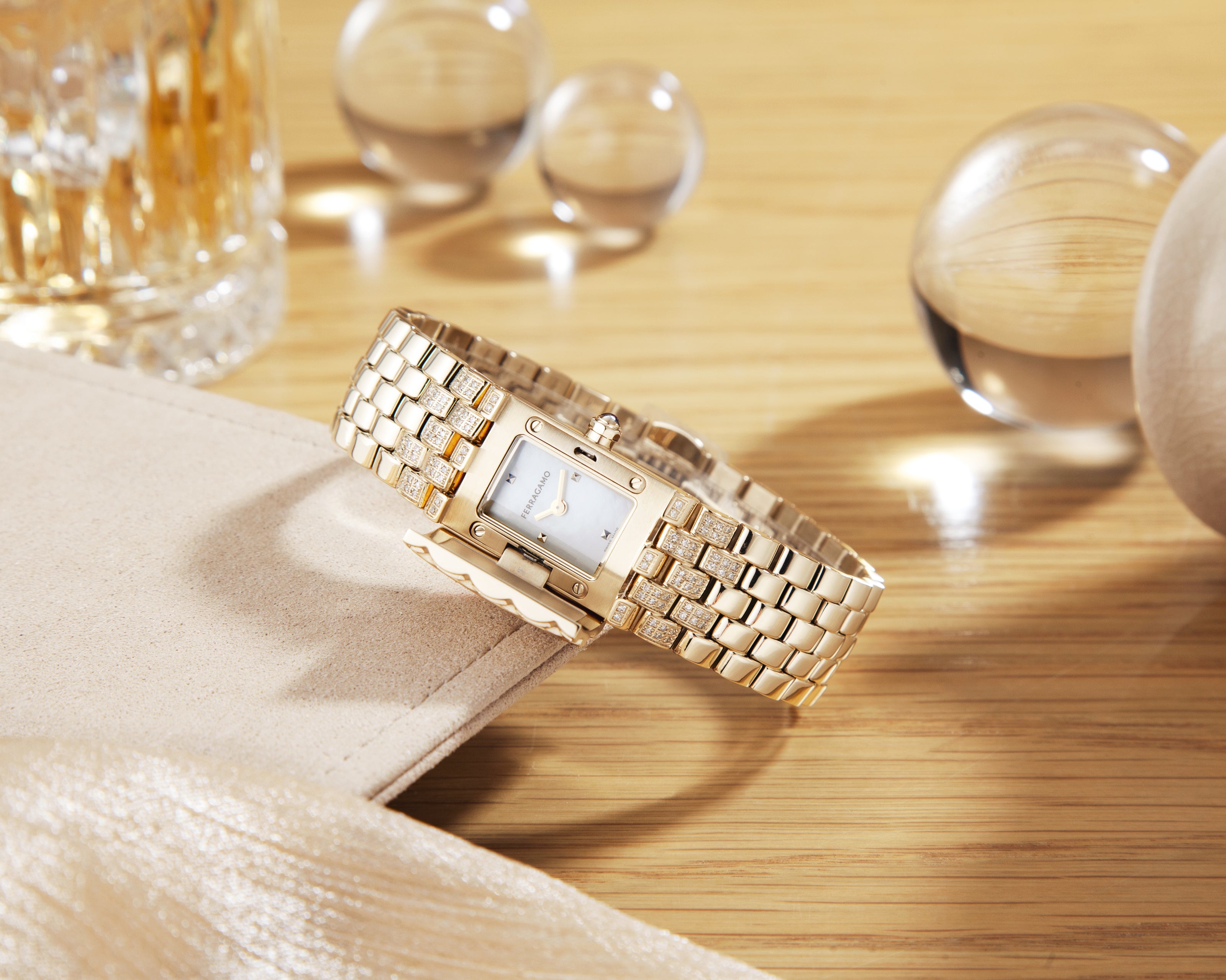 Đồng Hồ Nữ Secret