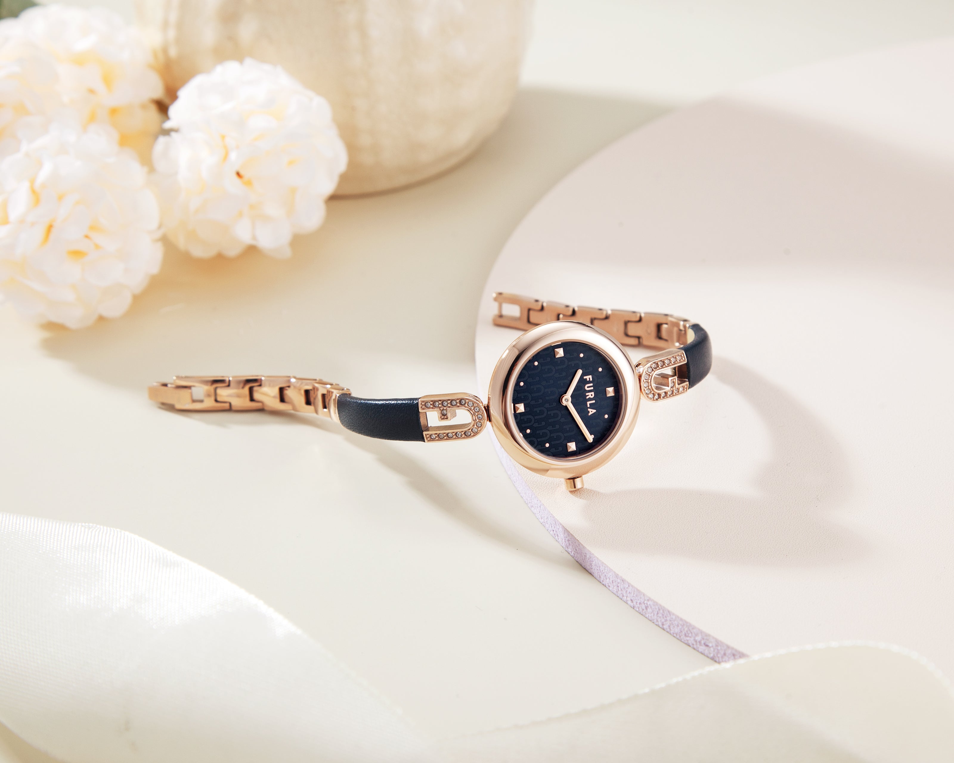 Đồng Hồ Nữ Bangle