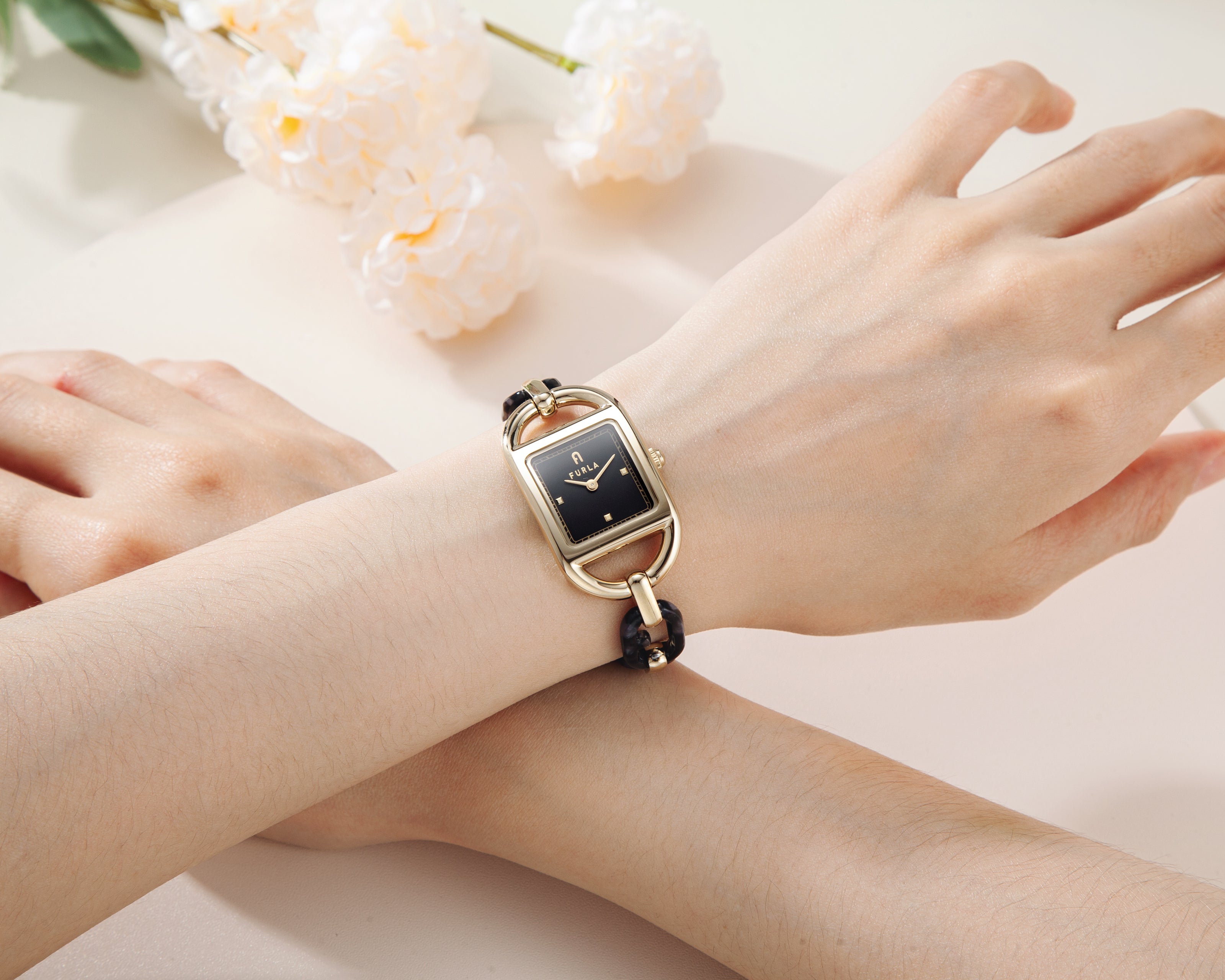 Đồng Hồ Nữ Chain Square Logo