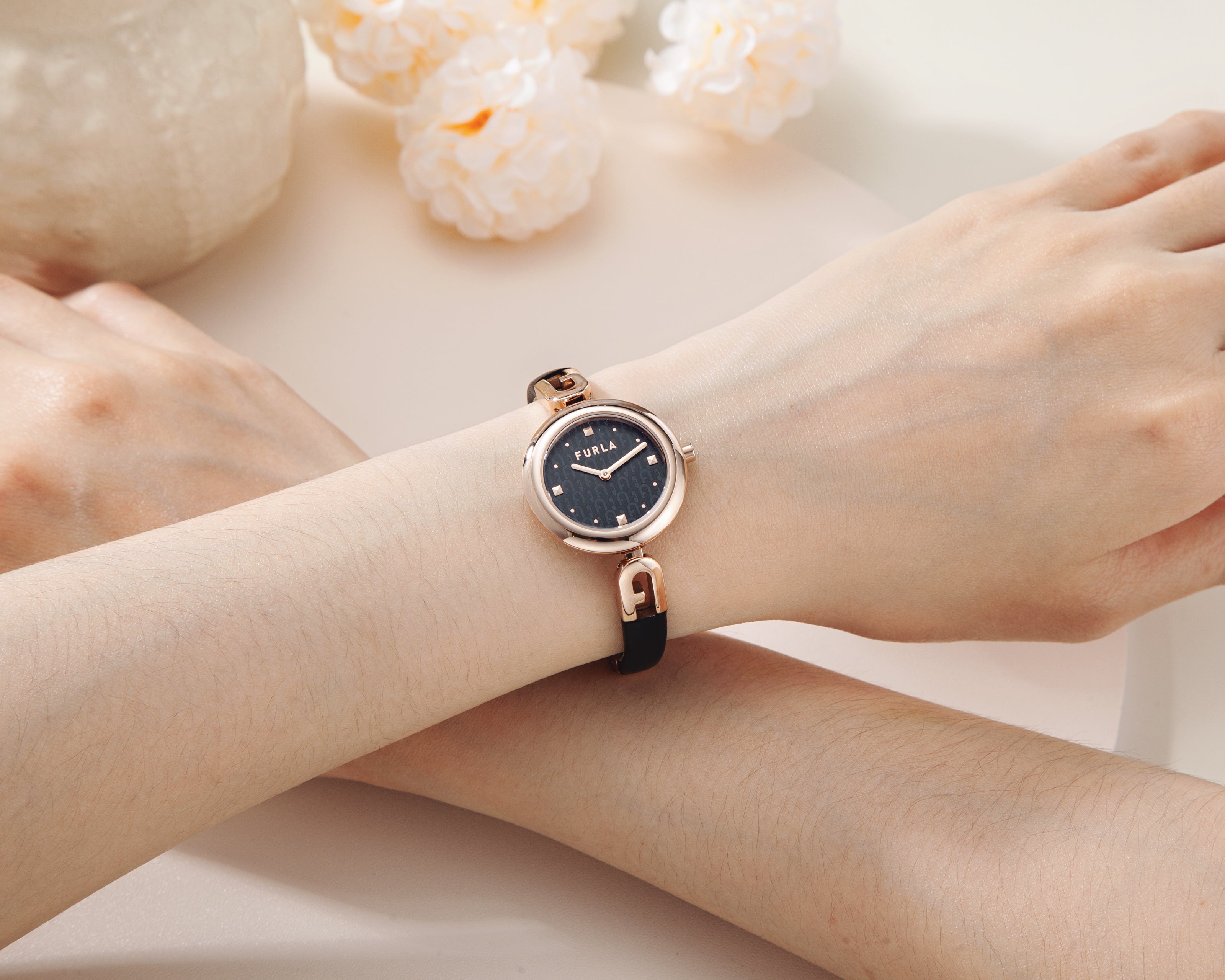 Đồng Hồ Nữ Bangle