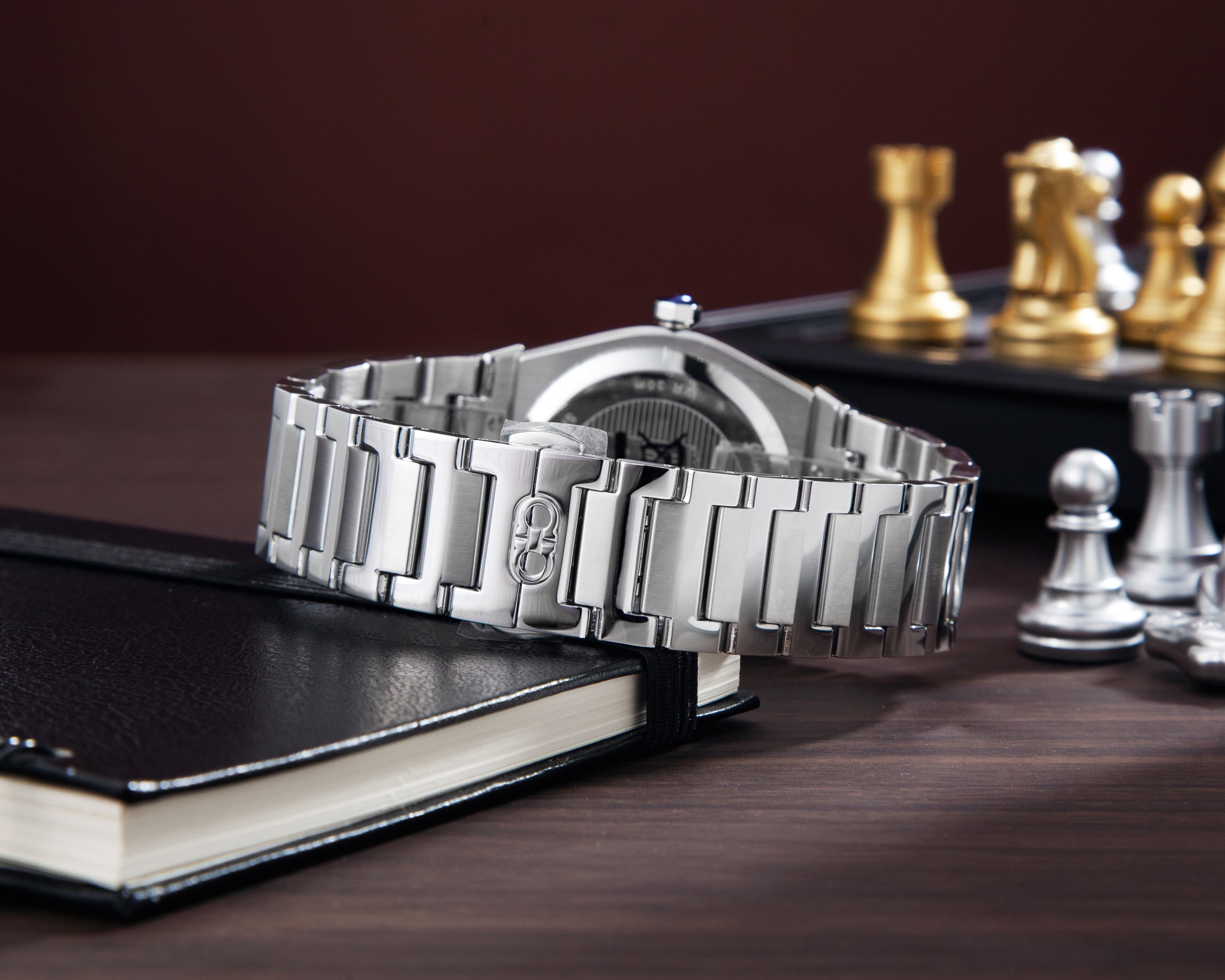 Đồng Hồ Nam Vega