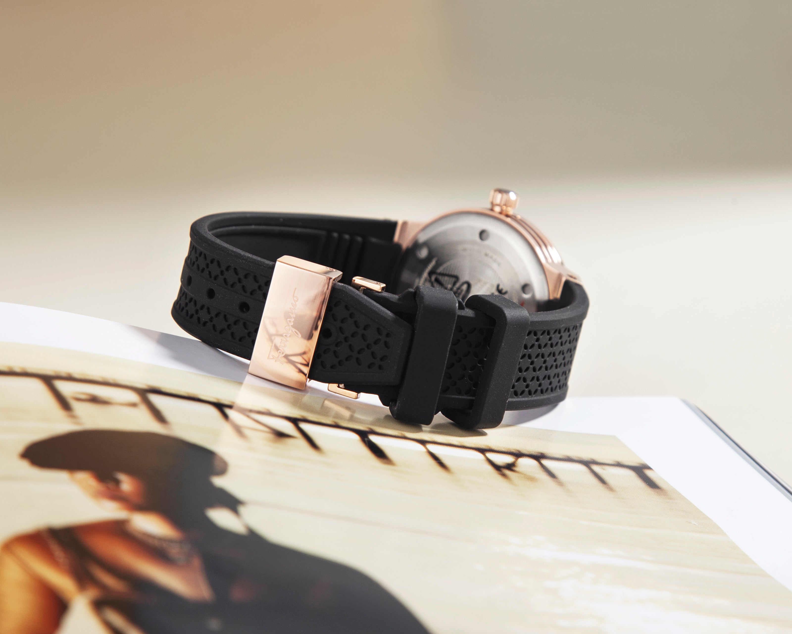 Đồng Hồ Nữ F-8