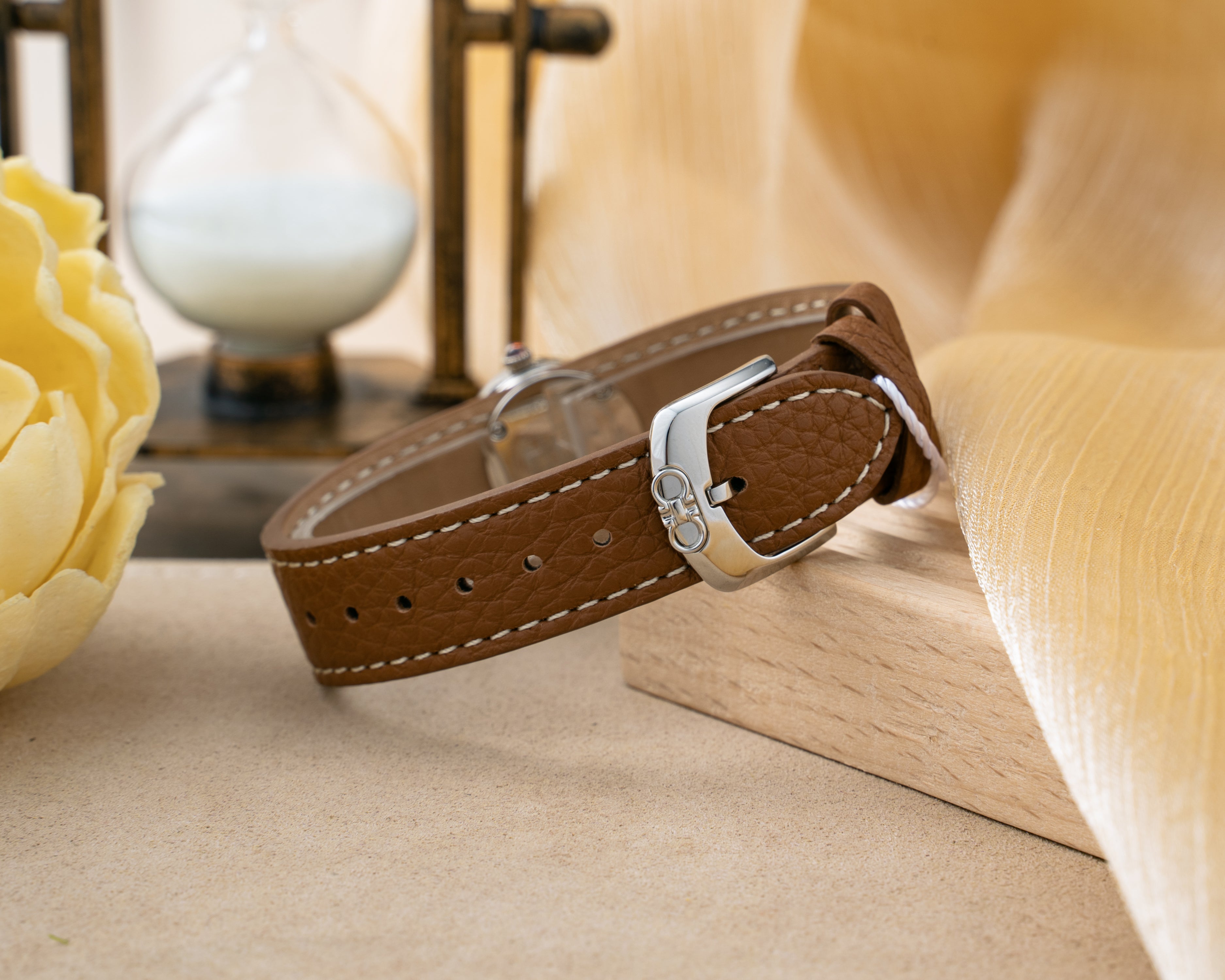 Đồng Hồ Nữ Charm