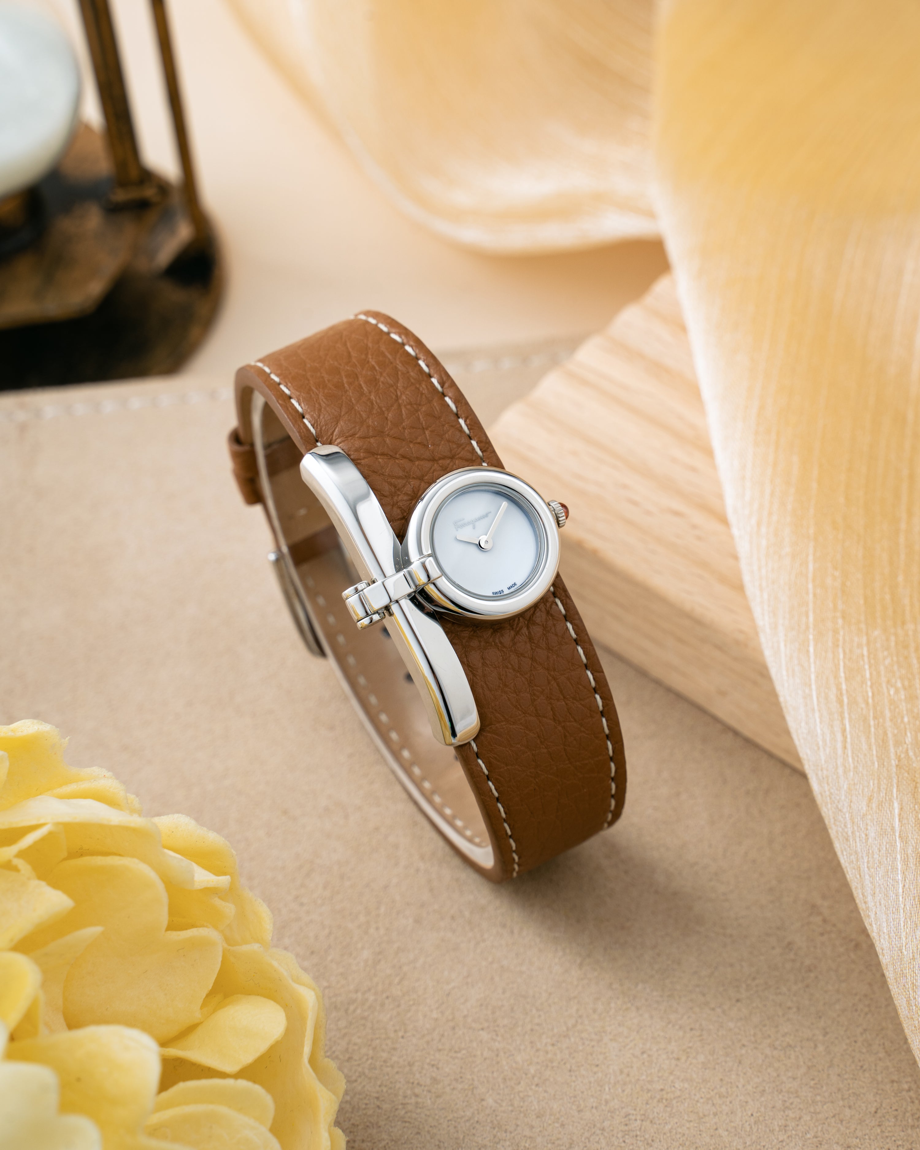 Đồng Hồ Nữ Charm