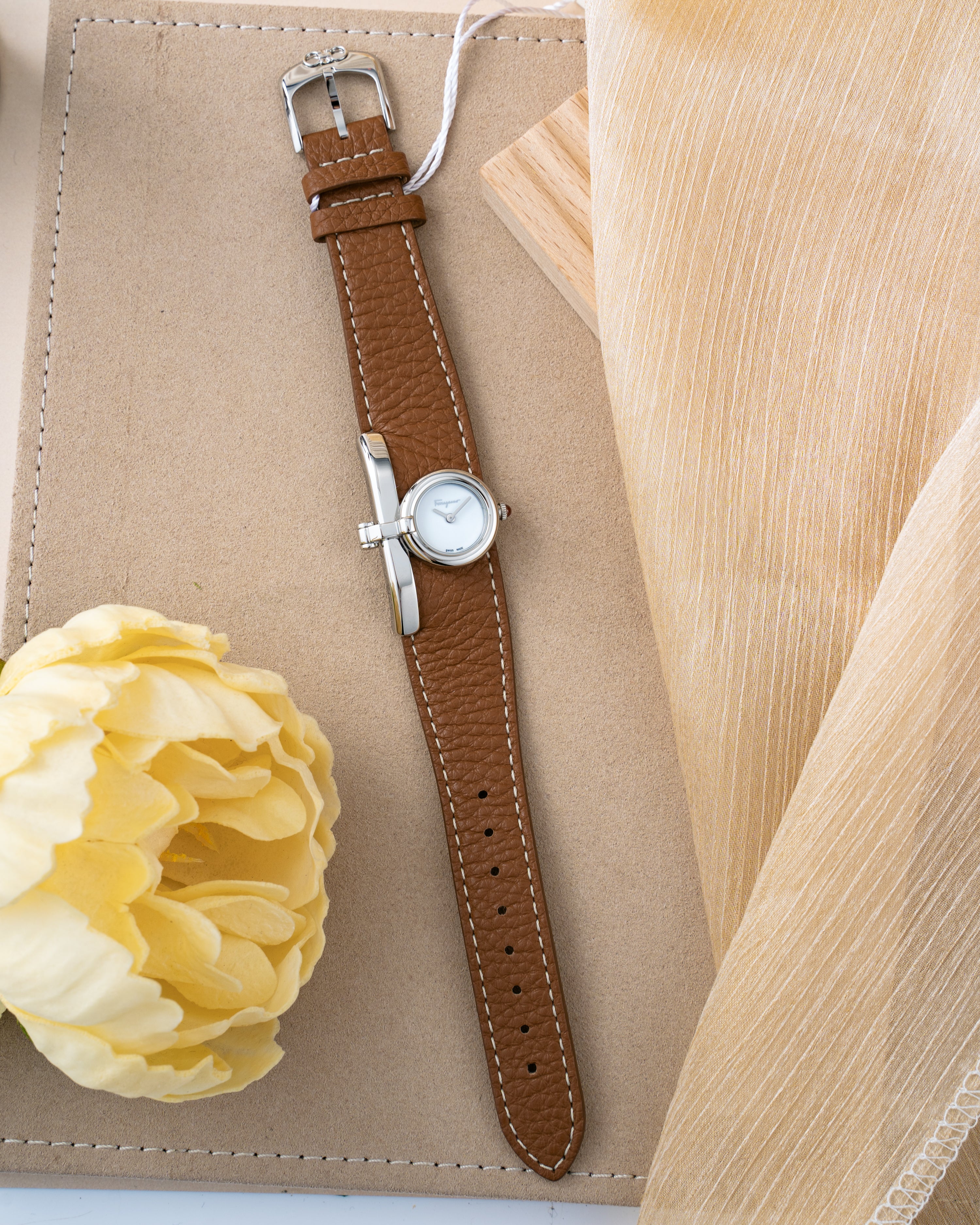 Đồng Hồ Nữ Charm