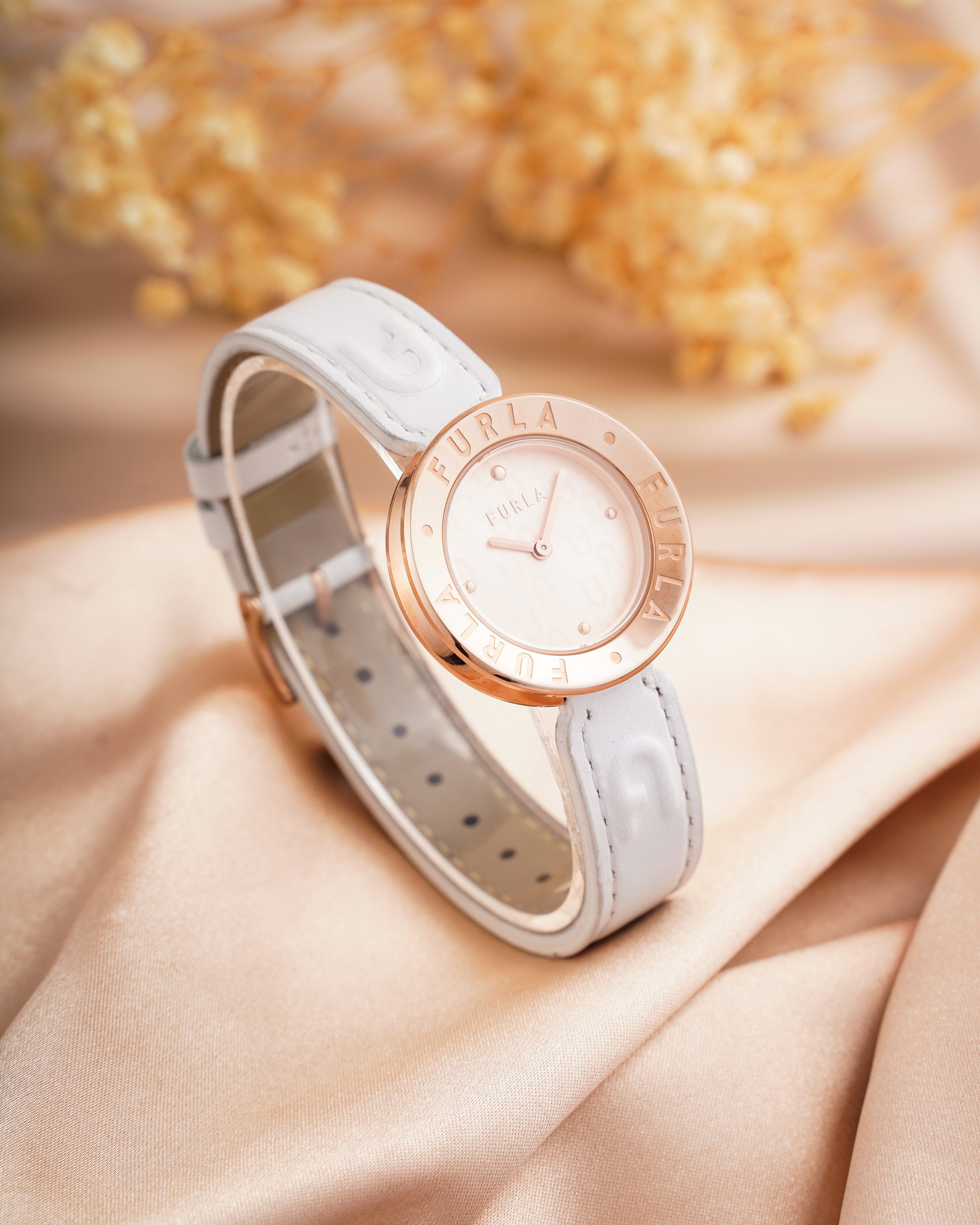 Đồng Hồ Nữ Essential