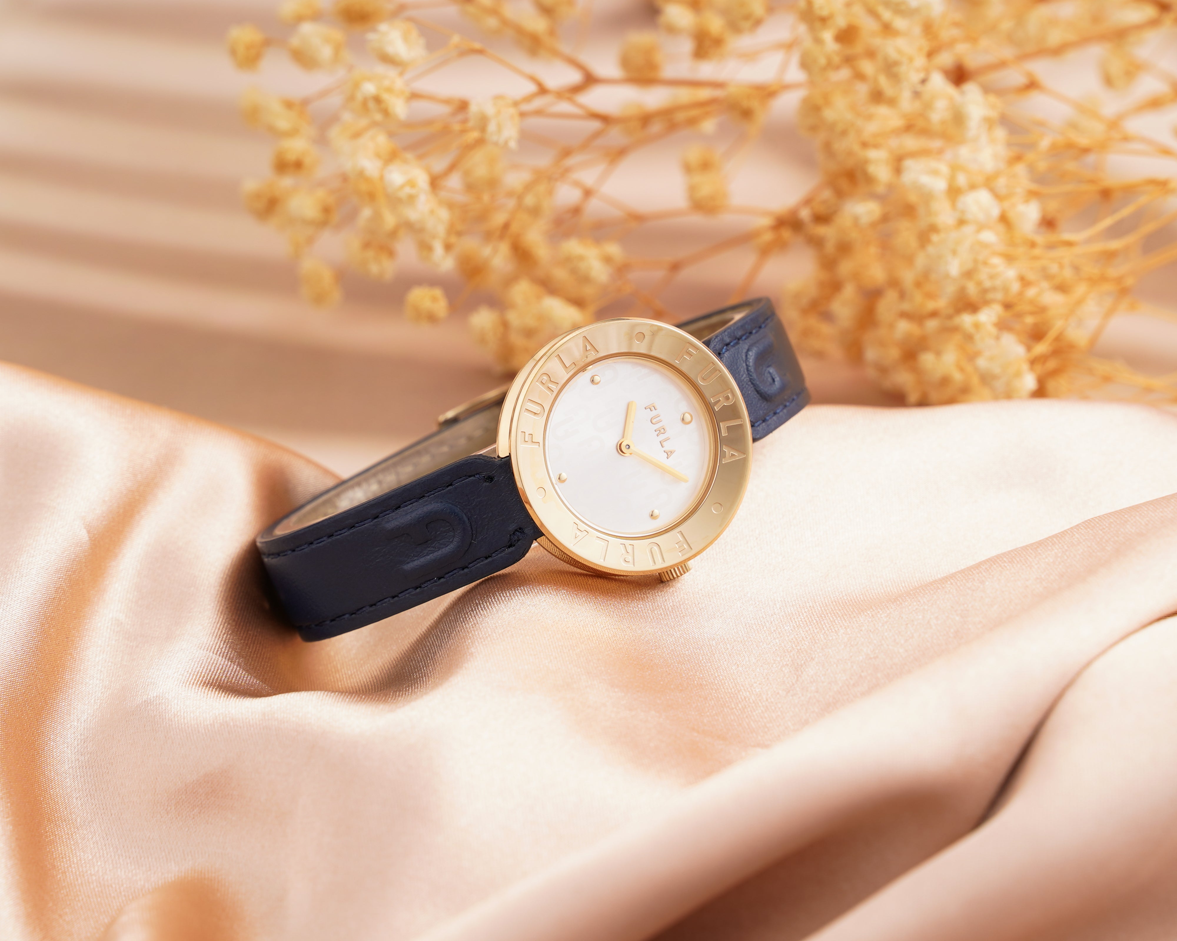 Đồng Hồ Nữ Essential