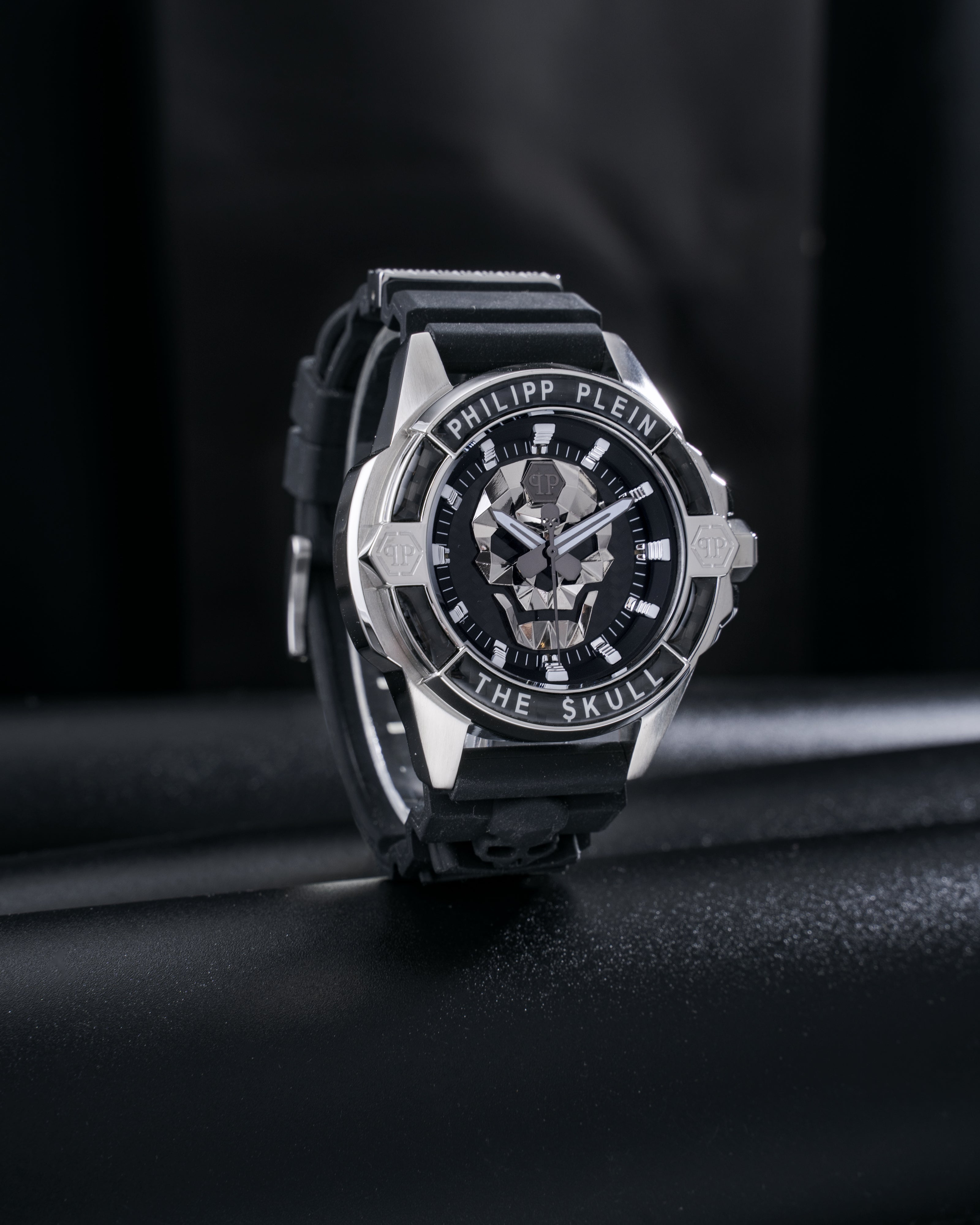 The Skull Carbon Fiber