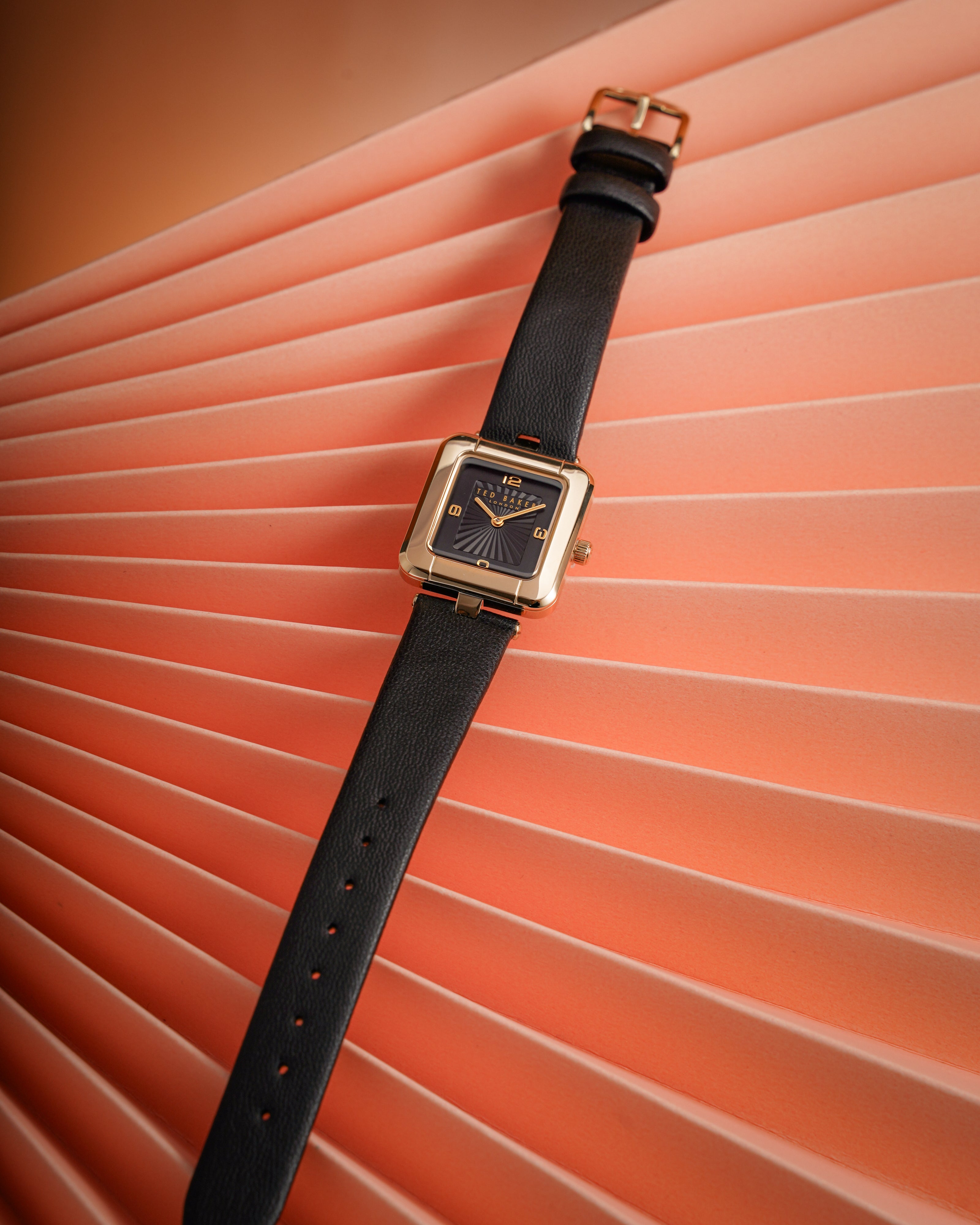 Đồng Hồ Nữ Mayse